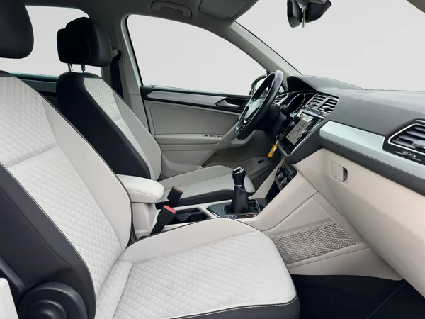 VOLKSWAGEN Tiguan (2019) — foto 5 van 20