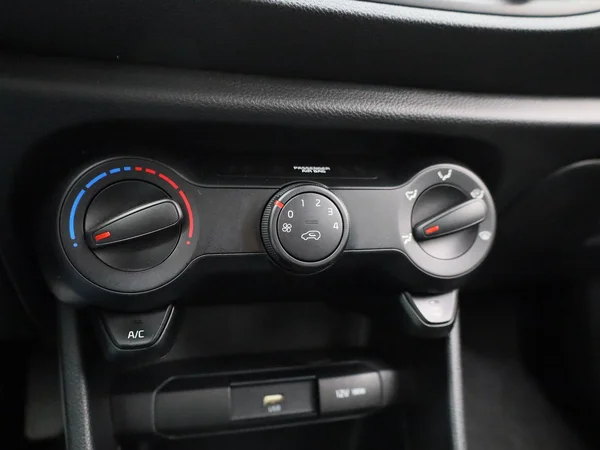 Kia Picanto (2023) — foto 15 van 32
