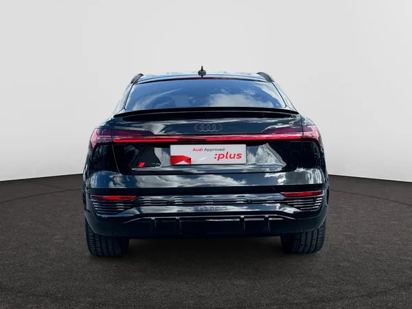 AUDI SQ8 e-tron Sportback (2024) — foto 17 van 21