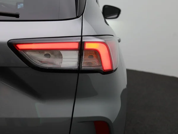 Ford Kuga (2022) — foto 32 van 41
