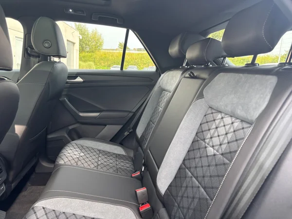 VOLKSWAGEN T-Roc (2024) — foto 9 van 18