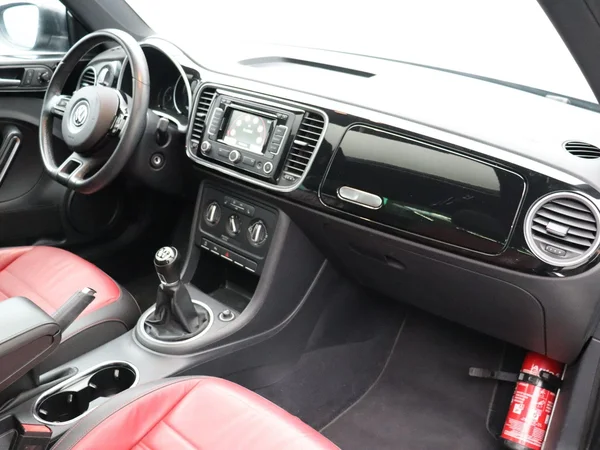 Volkswagen Beetle (2014) — foto 18 van 28