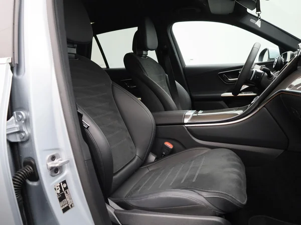 Mercedes-Benz GLC (2025) — foto 35 van 47