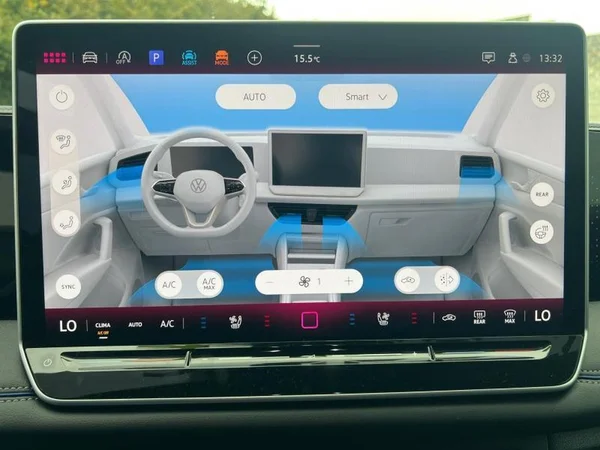 VOLKSWAGEN Tiguan (2024) — foto 17 van 25