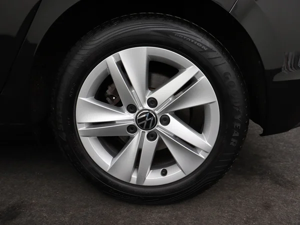 VOLKSWAGEN Golf (2024) — foto 7 van 28