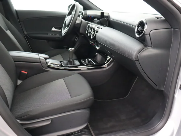 MERCEDES CLA 180 (2020) — foto 3 van 27