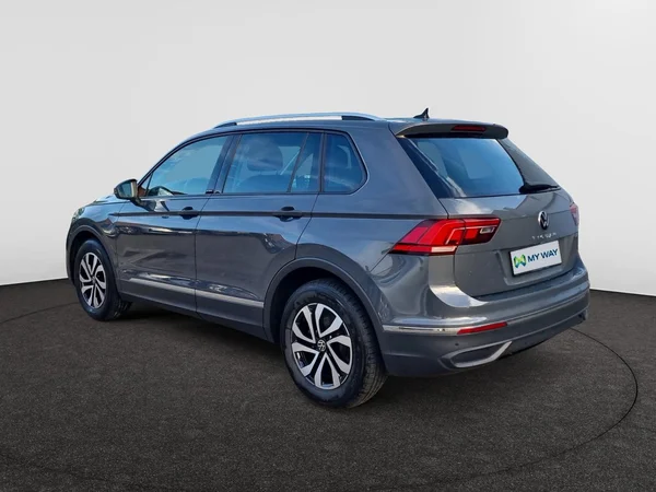 VOLKSWAGEN Tiguan (2022) — foto 17 van 23