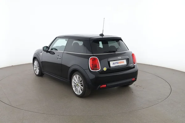 MINI Mini (2021) — foto 13 van 18