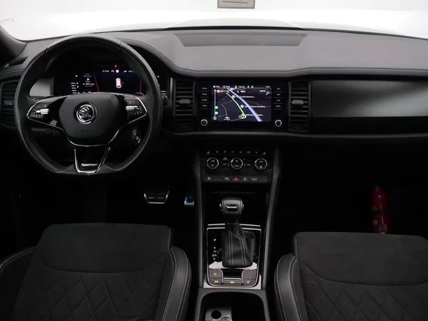 SKODA Kodiaq (2024) — foto 3 van 28