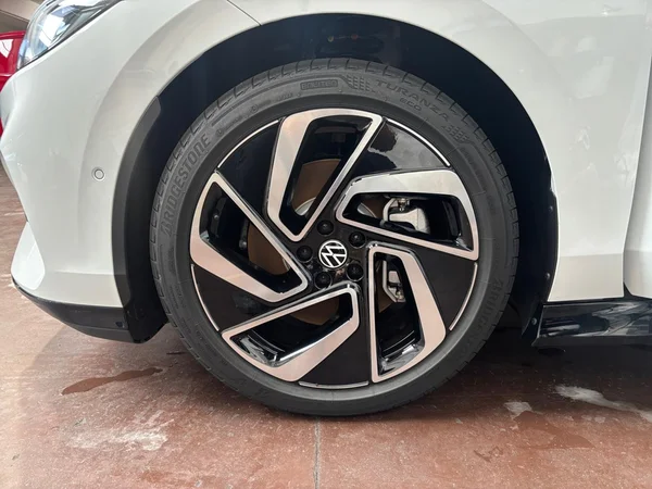 VOLKSWAGEN ID.7 Tourer (2026) — foto 16 van 24
