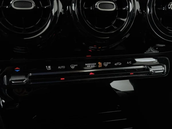 MERCEDES A 180 (2021) — foto 17 van 27