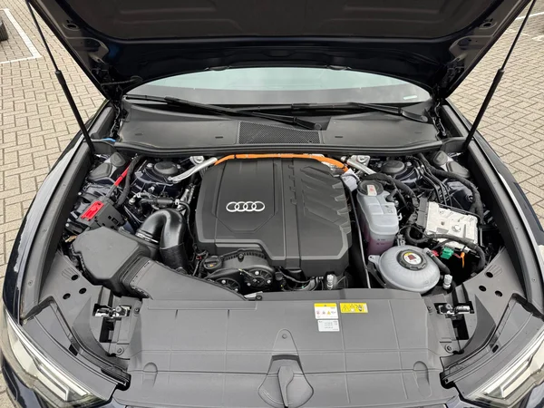 AUDI A6 Avant PHEV (2025) — foto 14 van 23