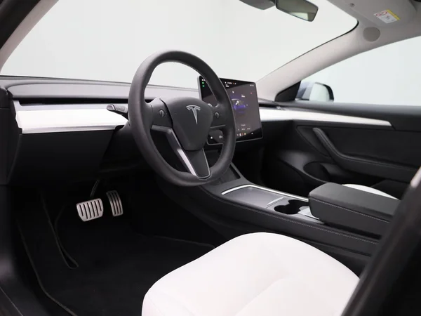 Tesla Model 3 (2022) — foto 28 van 46