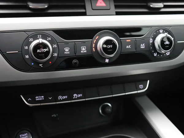AUDI A4 Avant (2023) — foto 4 van 15