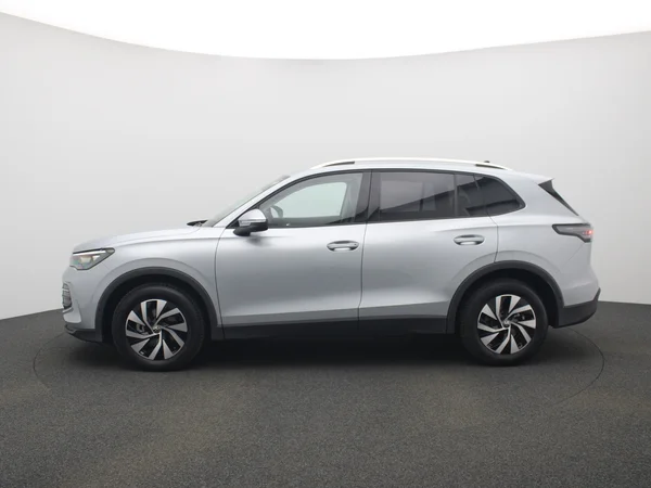 VOLKSWAGEN Tiguan (2024) — foto 15 van 20