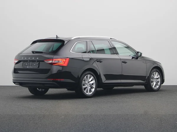 SKODA Superb Combi (2024) — foto 12 van 22