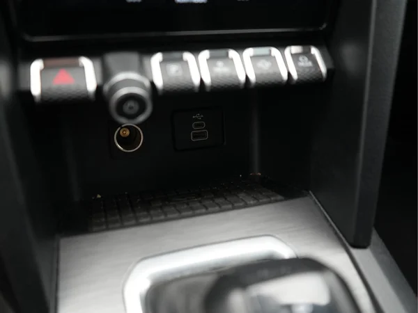 VOLKSWAGEN Amarok Double Cab Dsl (2024) — foto 10 van 28