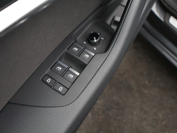 AUDI A6 Avant PHEV (2025) — foto 3 van 27