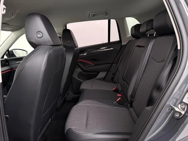 VOLKSWAGEN Tiguan (2025) — foto 2 van 18