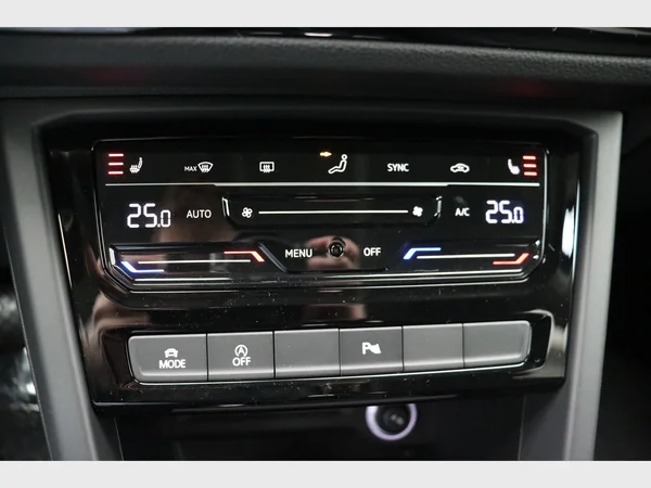 VOLKSWAGEN Touran (2023) — foto 15 van 28