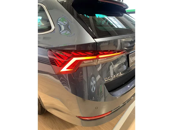 SKODA Octavia Combi (2021) — foto 3 van 30