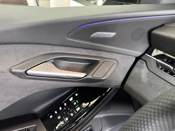 AUDI Q6 e-tron (2025) — foto 18 van 21