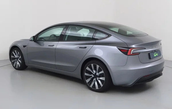 Tesla Model 3 (2025) — foto 23 van 30