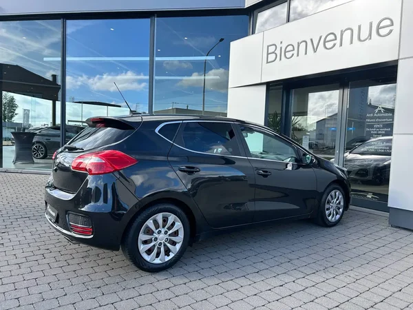 Kia Ceed (2016) — foto 9 van 19