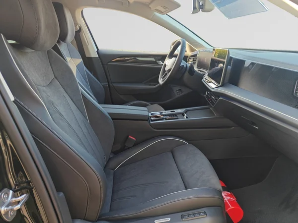 VOLKSWAGEN Passat Variant eHybrid (PHEV) (2025) — foto 12 van 16