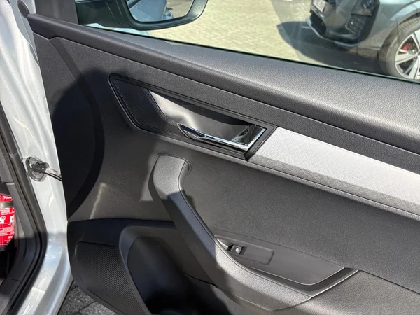SKODA Karoq (2025) — foto 8 van 24