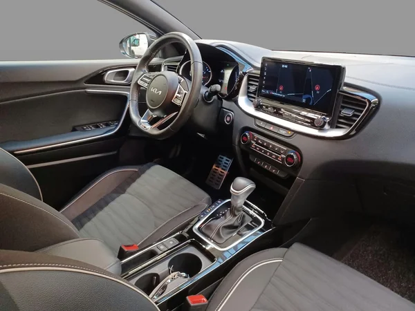 Kia ProCeed (2023) — foto 26 van 26