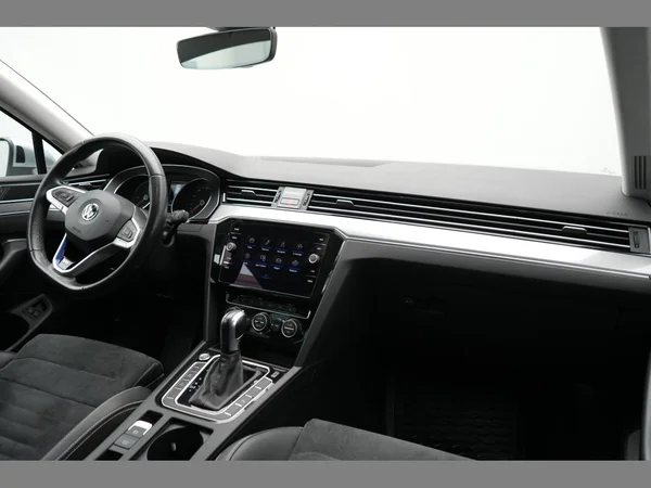 VOLKSWAGEN Passat GTE (2020) — foto 26 van 30