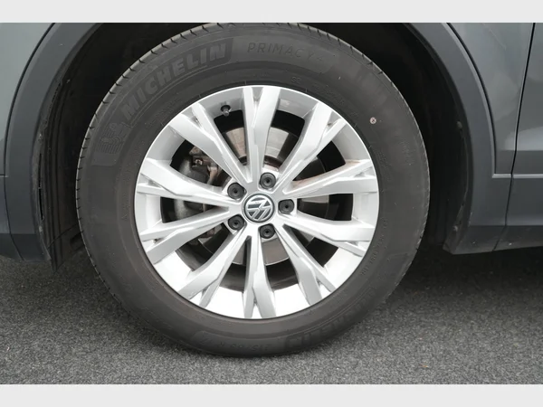 VOLKSWAGEN Tiguan (2017) — foto 15 van 27