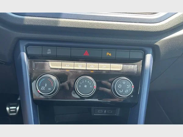 Volkswagen T-Roc (2021) — foto 11 van 29