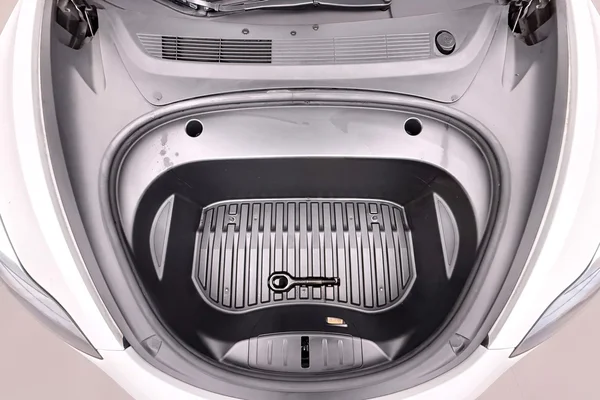 Tesla Model 3 (2023) — foto 19 van 44