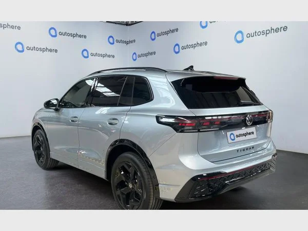 VOLKSWAGEN Tiguan (2026) — foto 12 van 28
