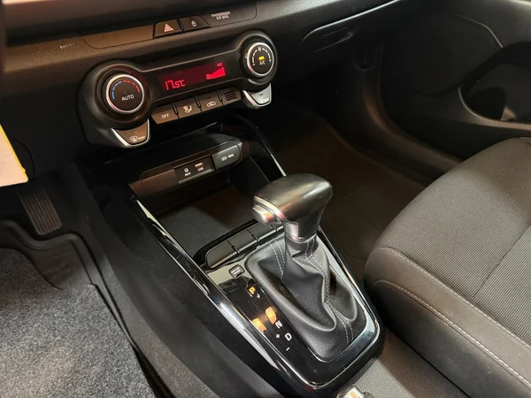 Kia Rio (2018) — foto 9 van 29