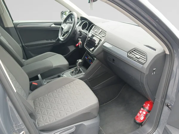 VOLKSWAGEN Tiguan (2021) — foto 4 van 18