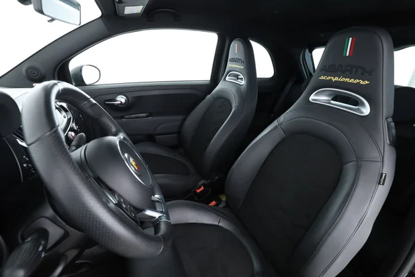 Abarth 595 (2021) — foto 16 van 16