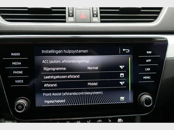 SKODA Superb Combi (2020) — foto 10 van 27