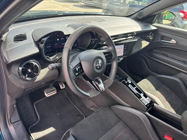 Alfa Romeo Junior (2025) — foto 4 van 15