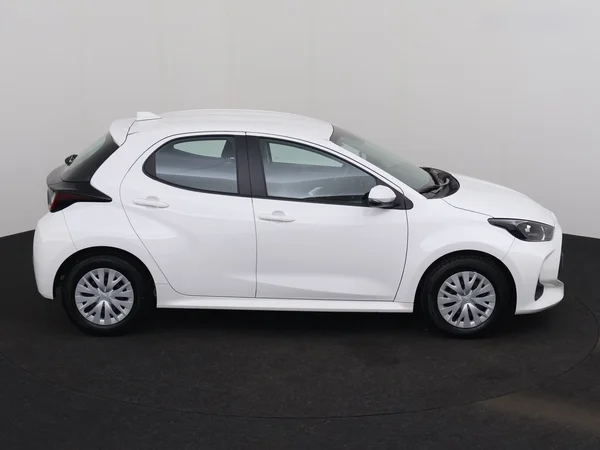 TOYOTA Yaris (2021) — foto 21 van 25