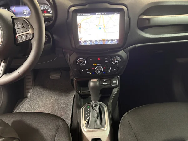 Jeep Renegade (2022) — foto 13 van 29