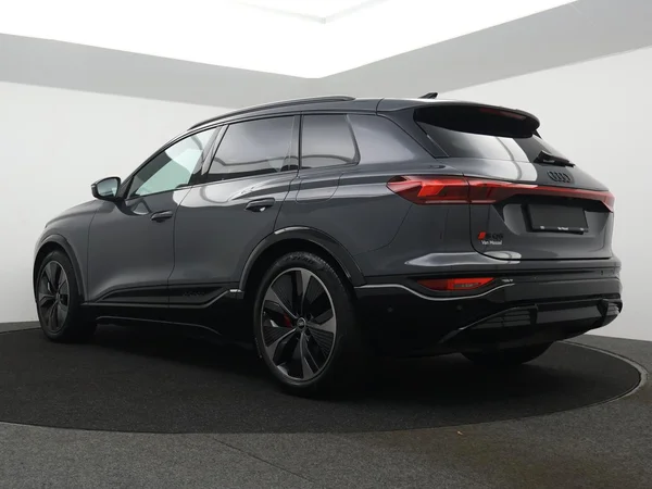 AUDI SQ6 e-tron (2025) — foto 25 van 28