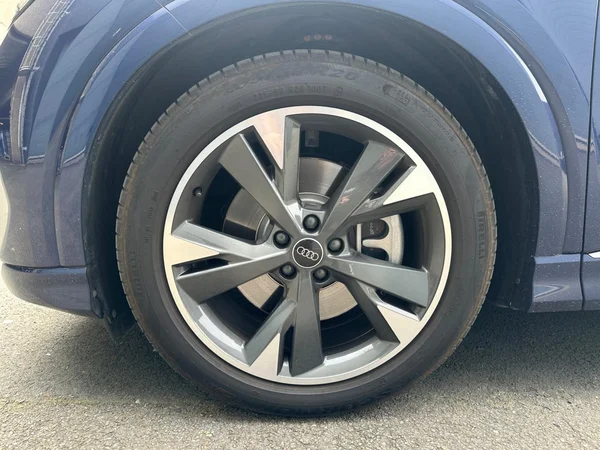 AUDI Q4 e-tron (2025) — foto 15 van 23