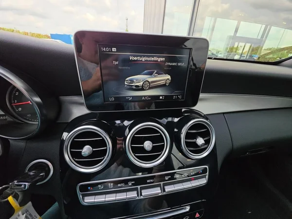MERCEDES-BENZ C-Class Cabriolet (A205) (2016) — foto 11 van 23