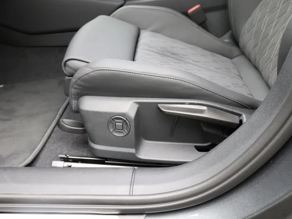 AUDI A5 Avant e-hybrid (PHEV) (2025) — foto 16 van 21