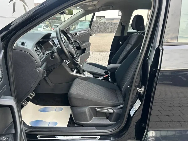 Volkswagen T-Roc (2019) — foto 22 van 24