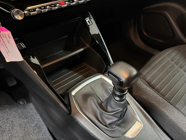Peugeot 2008 (2023) — foto 9 van 29