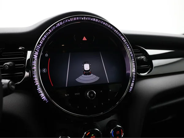 MINI Mini 5 Doors (F55 LCI II) (2022) — foto 10 van 18